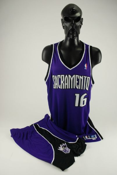 Peja Stojakovic 2004-05 Game Used Sacramento Kings Uniform GU 7.5