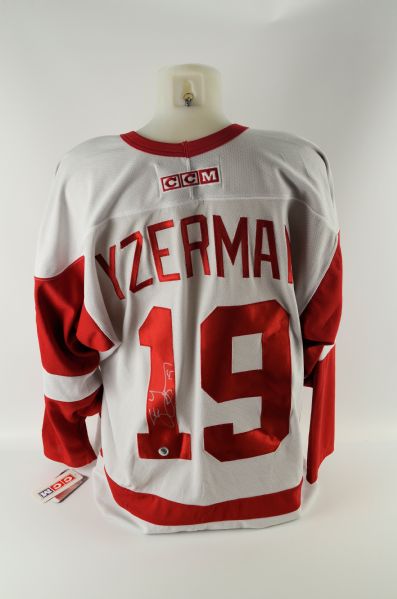 Steve Yzerman Autographed Jersey 