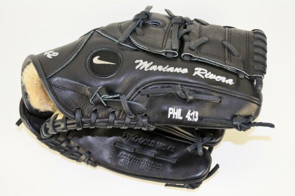 Mariano Rivera New York Yankees Professional Model Autographed Glove w/No Use