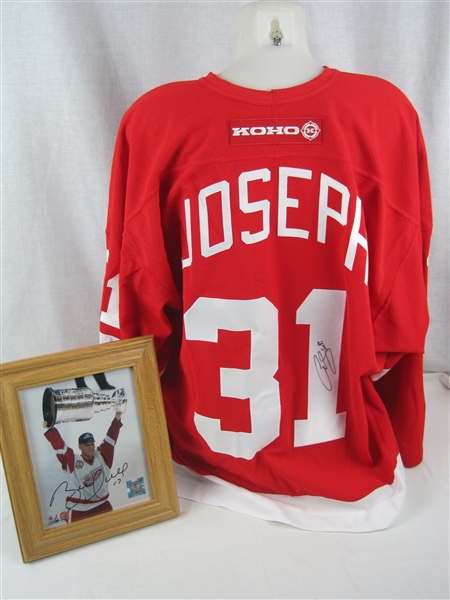 Detroit Red Wings Autographed Brett Hull Photo & Curtis Joseph Jersey