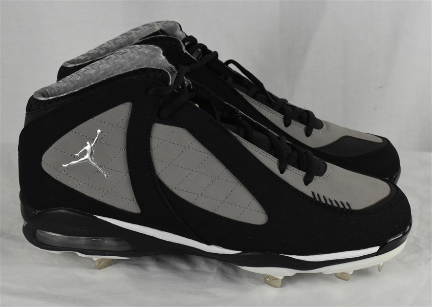 Derek Jeter Game Used 2009 MLB All-Star Game Cleats 