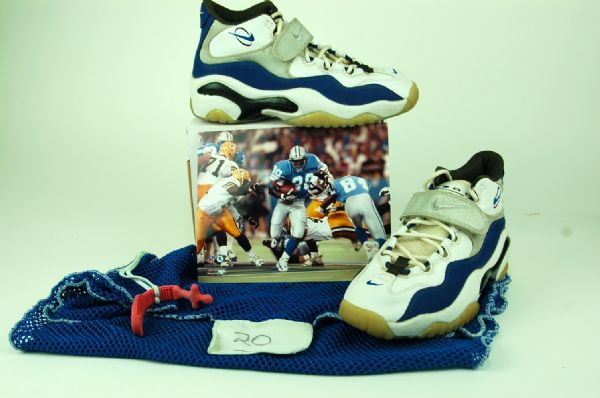 Barry Sanders Game used Turf Shoes & Laundry Bag w/Video Match