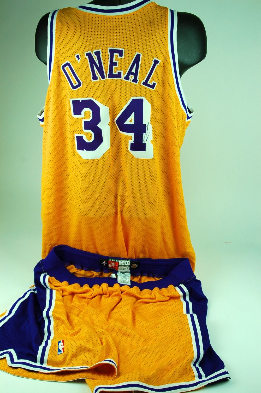 Lot Detail - 1997-98 Shaquille O'Neal Los Angeles Lakers Game Worn