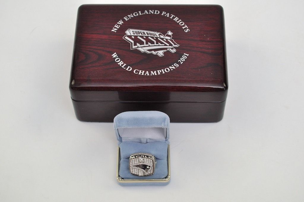 Lot Detail - 2001 New England Patriots Super Bowl XXXVI Ring With Original  Presentation Box