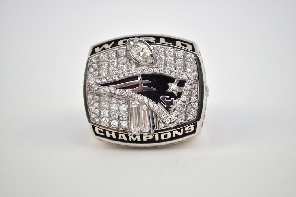 Lot Detail - 2001 New England Patriots Super Bowl XXXVI Ring With Original  Presentation Box