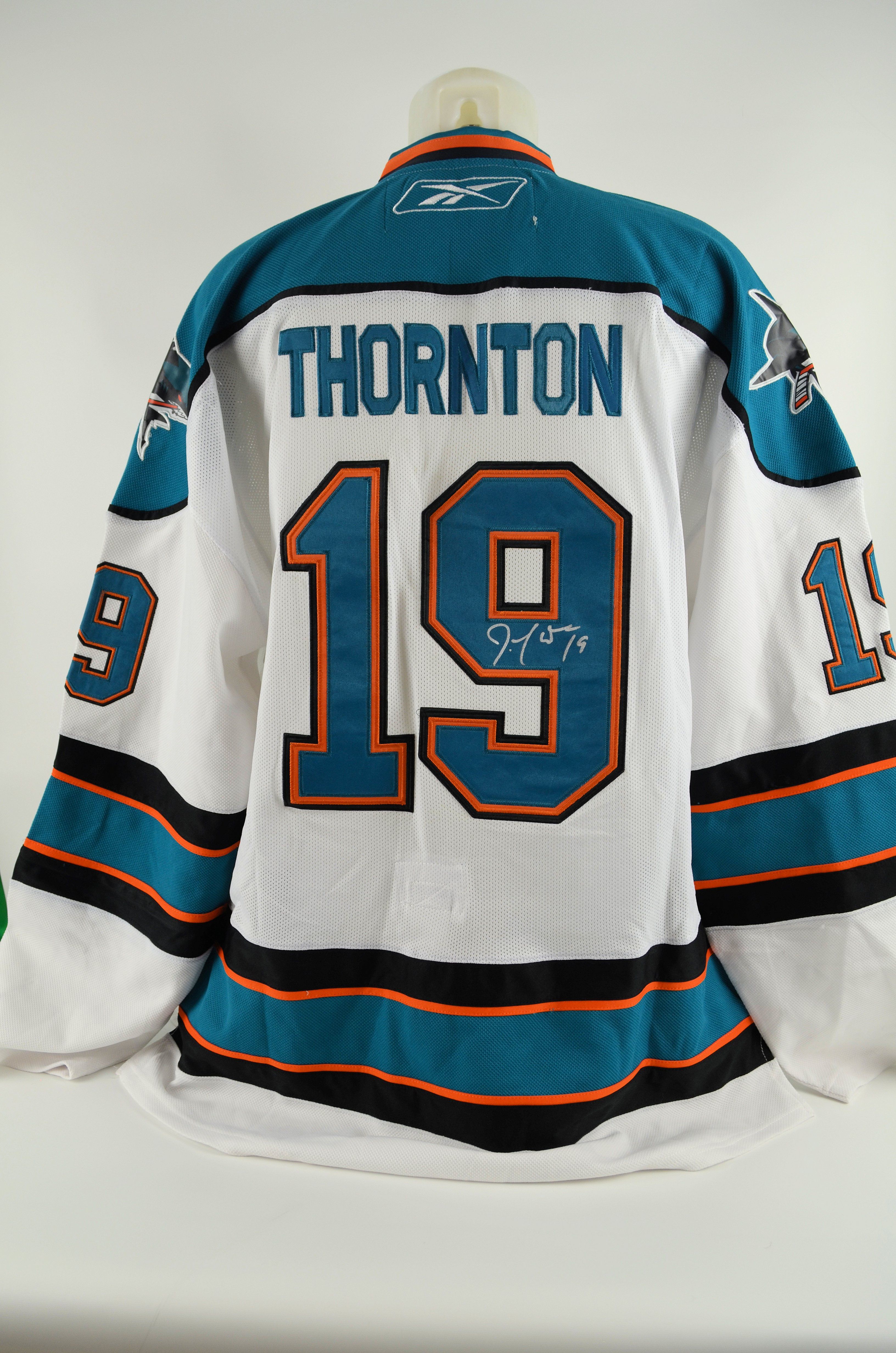 joe thornton autographed jersey