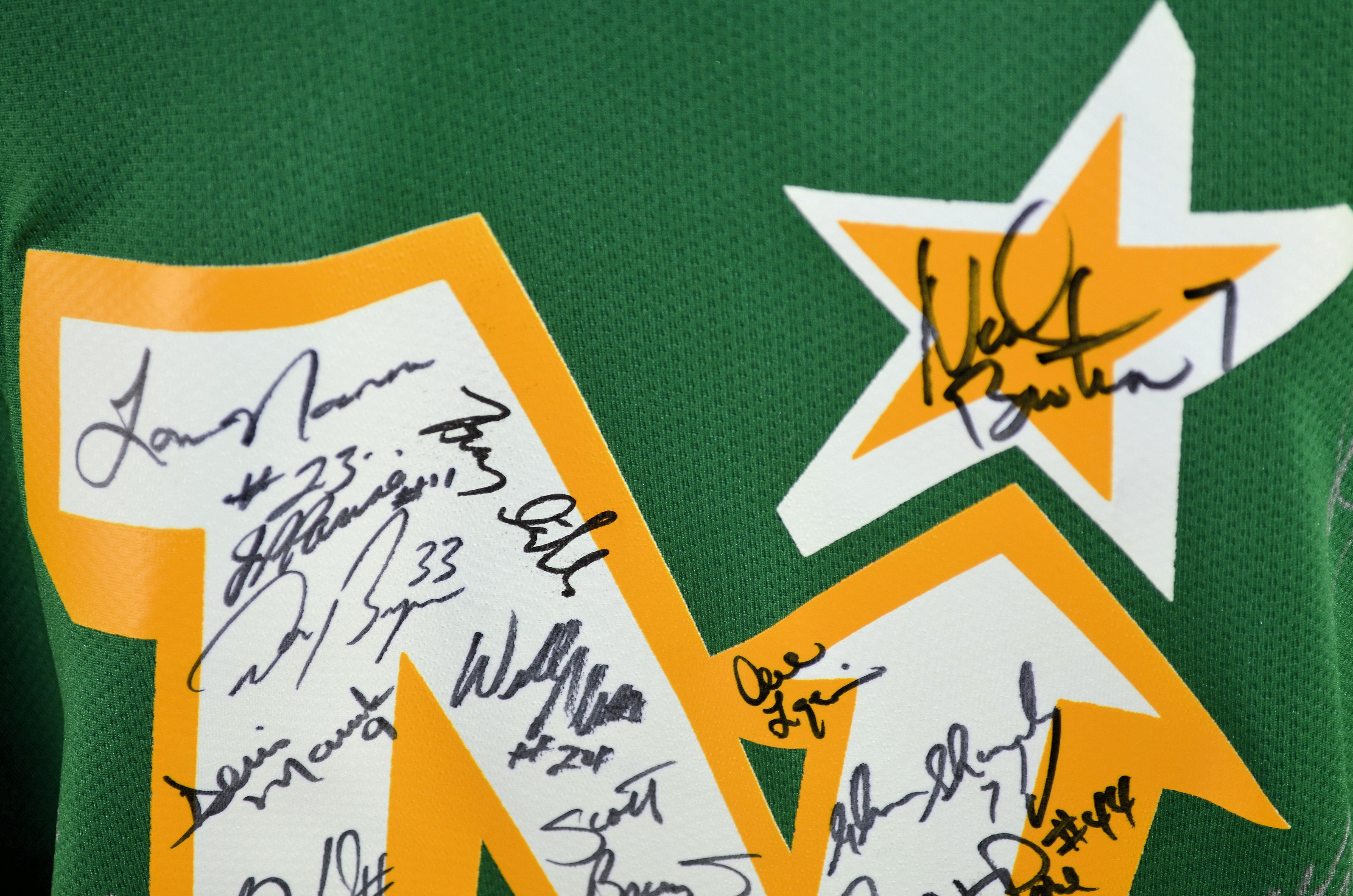 Lot Detail - Minnesota North Stars Legends Signed Jersey w/30