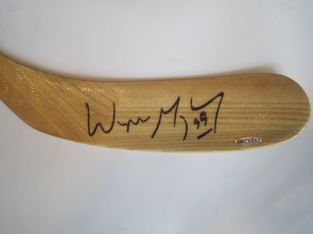 WAYNE GRETZKY SIGNED HOCKEY STICK UDA