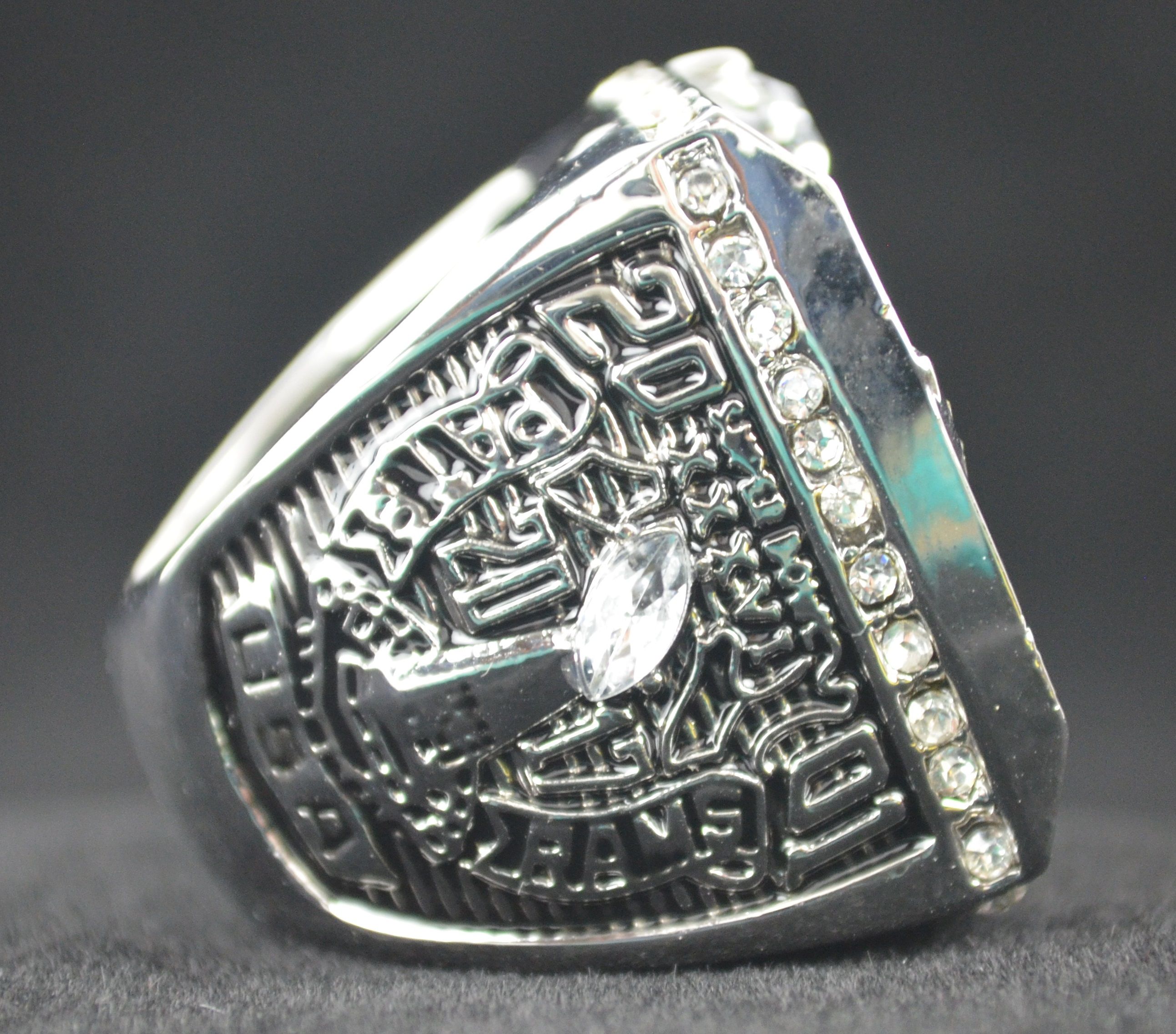 Lot Detail - 2001 New England Patriots Super Bowl XXXVI Ring With