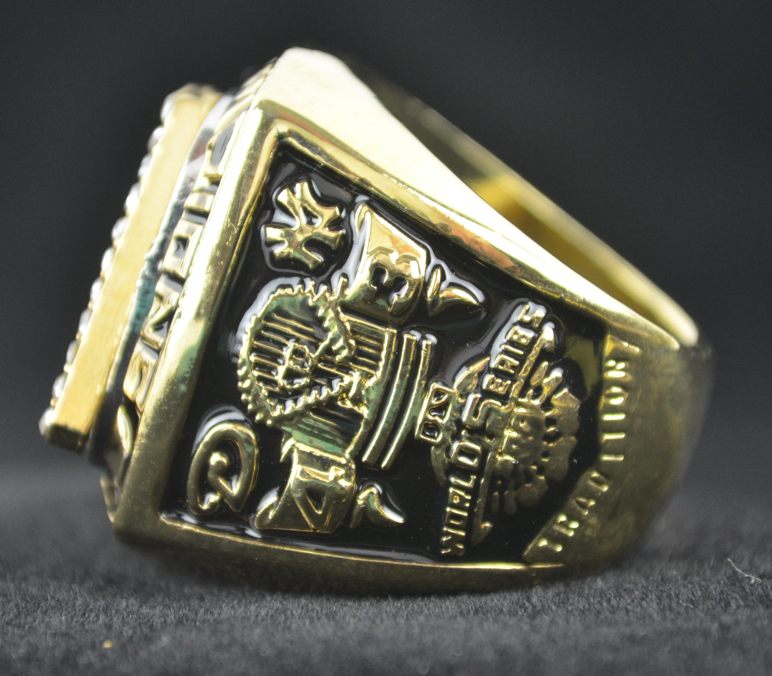 Lot Detail - Arizona Diamondbacks 2001 World Series Championship Ring