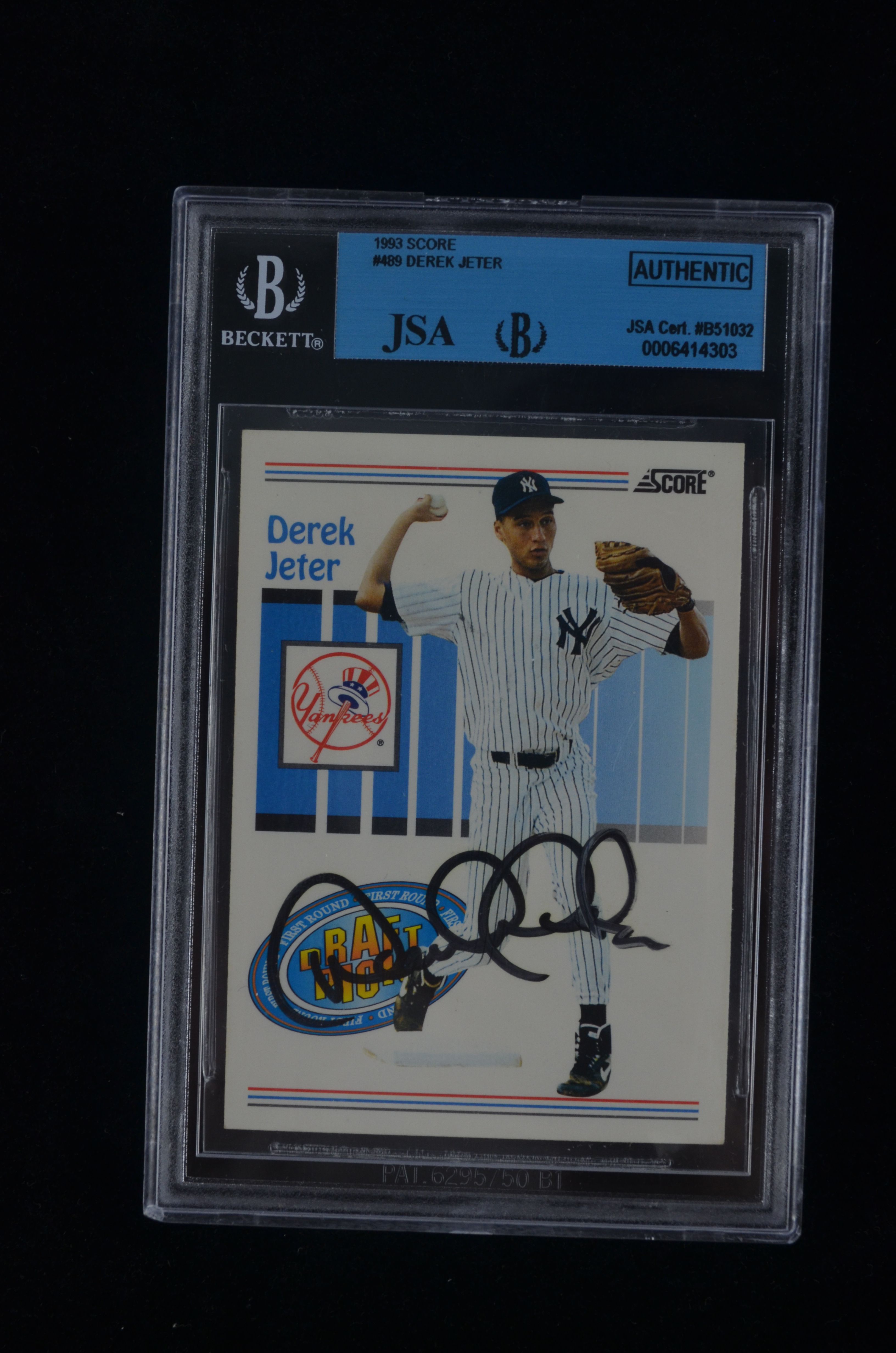 Is this an authentic Derek Jeter autograph?? : r/AutographAssistance