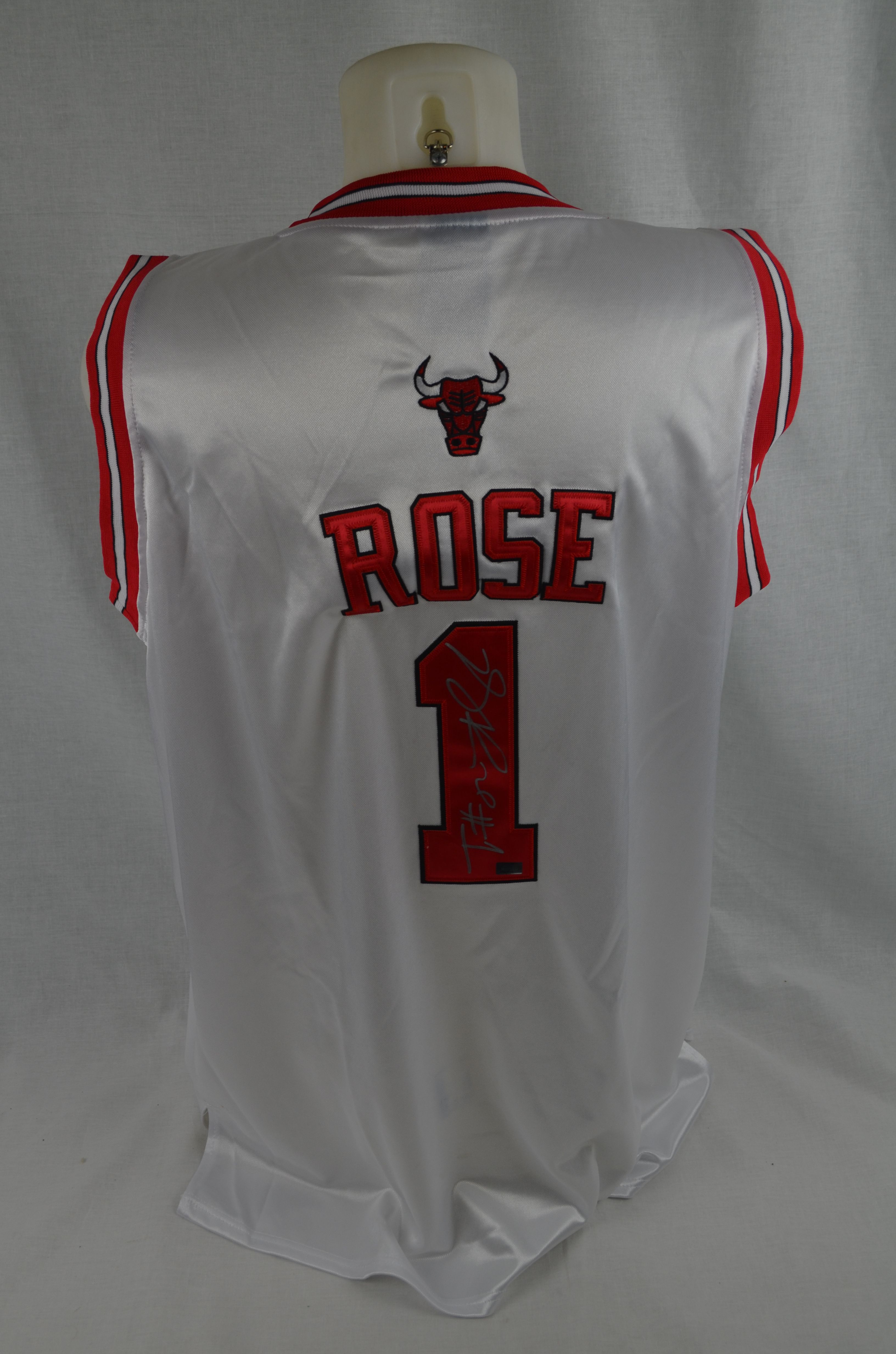 Lot Detail - Derrick Rose Autographed Chicago Bulls Jersey