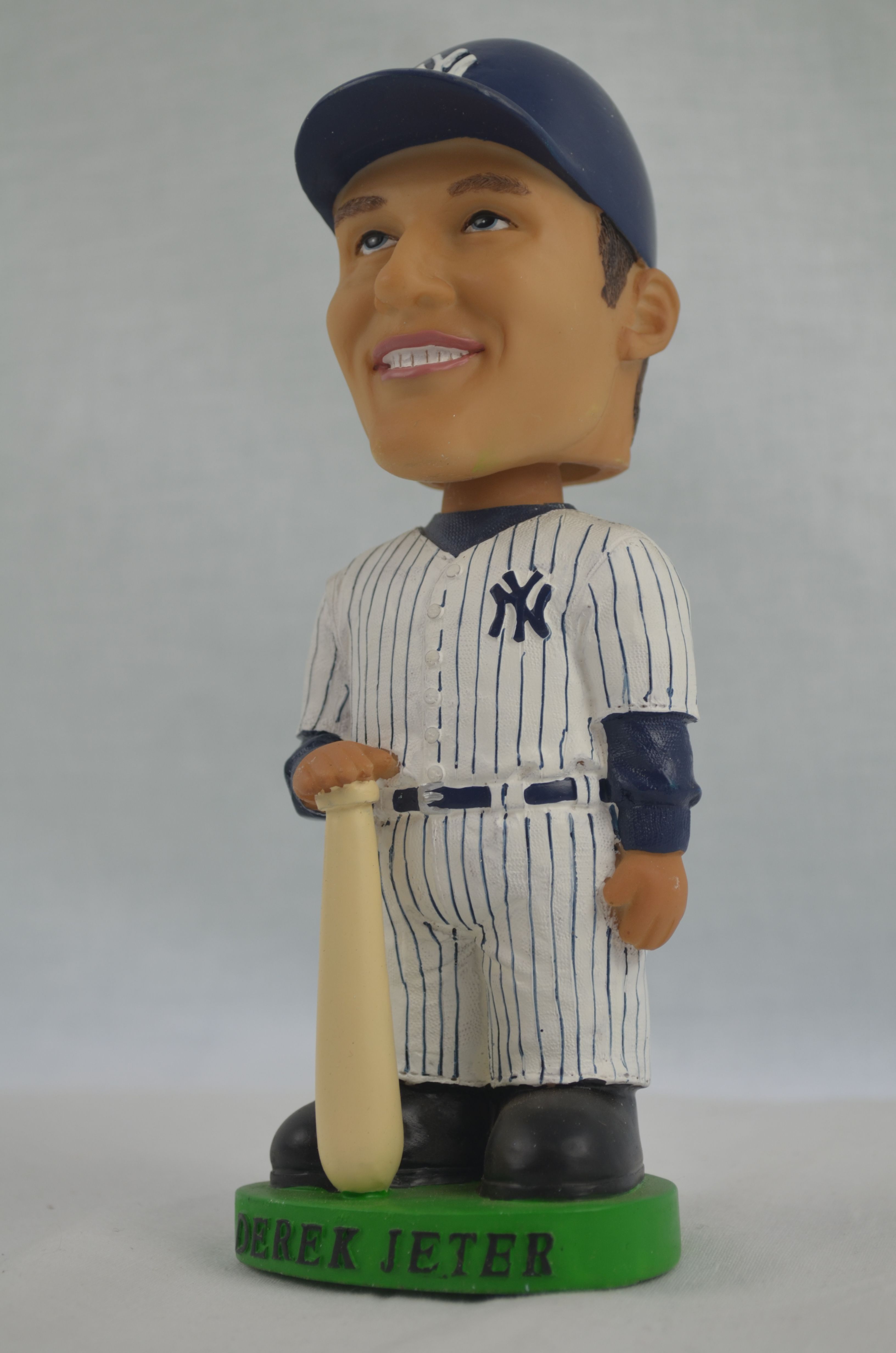 LIMITED EDITION DEREK JETER BOBBLEHEAD -2009 LIMITED EDITION- YANKEES  CAPTAIN