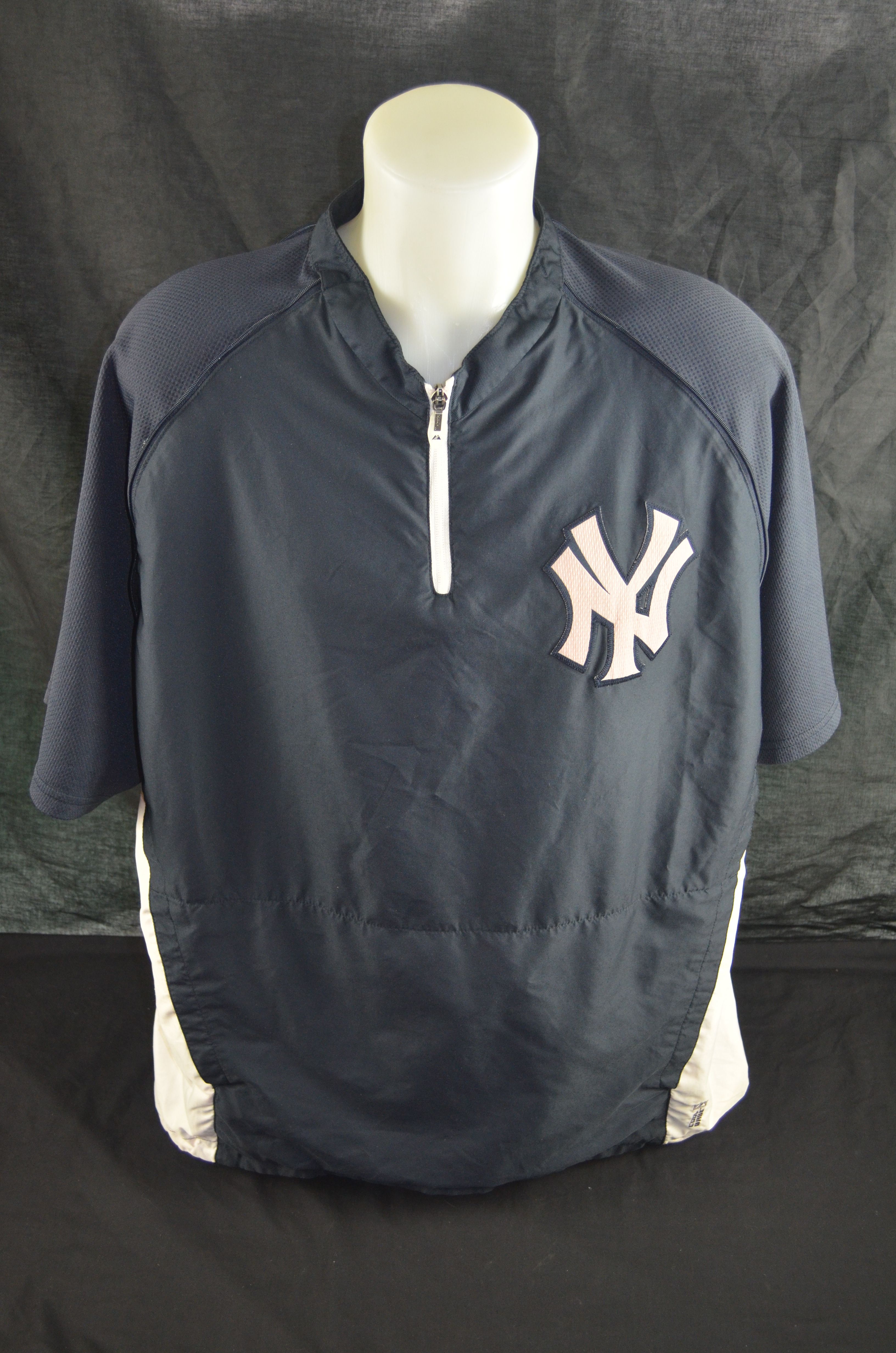 Lot Detail - Derek Jeter Signed New York Yankees Jersey (Steiner)