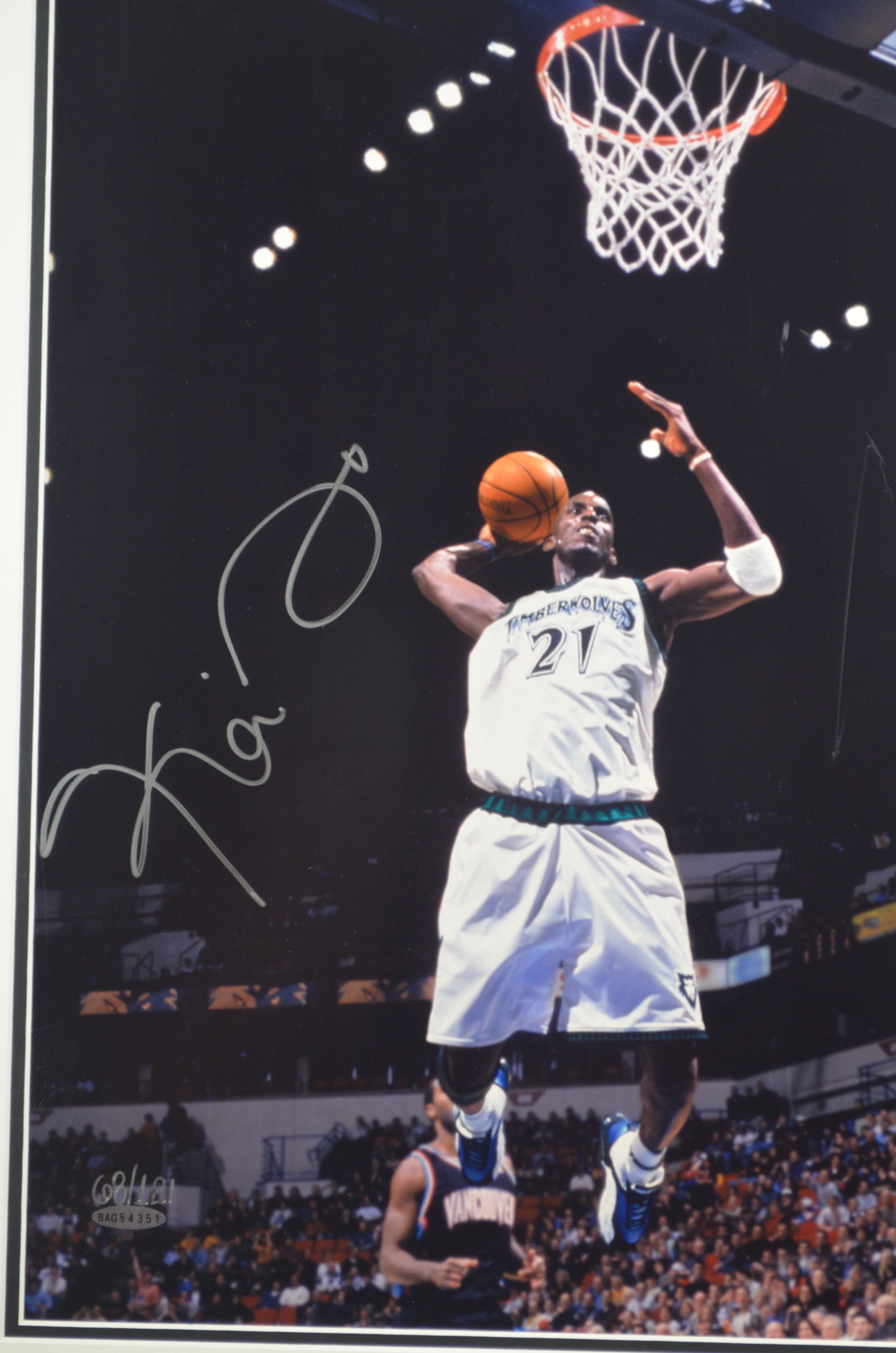 Lot Detail - Kevin Garnett Limited Edition Autographed & Framed Action