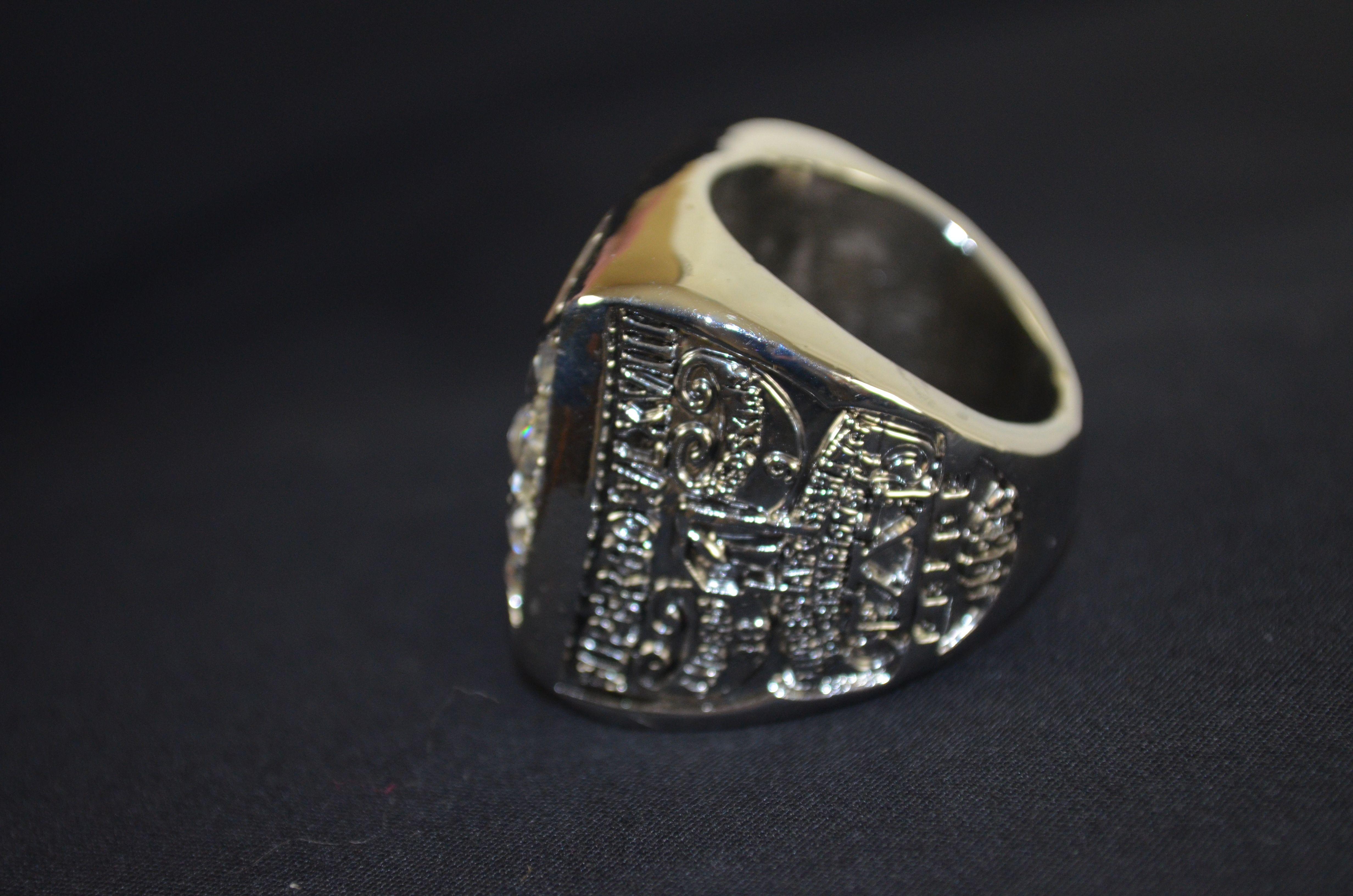 Lot Detail - Al Davis Super Bowl XVIII Oakland Raiders Replica Ring