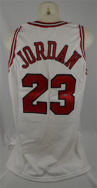 Michael Jordan 1995-96 Chicago Bulls Home White Jersey UDA