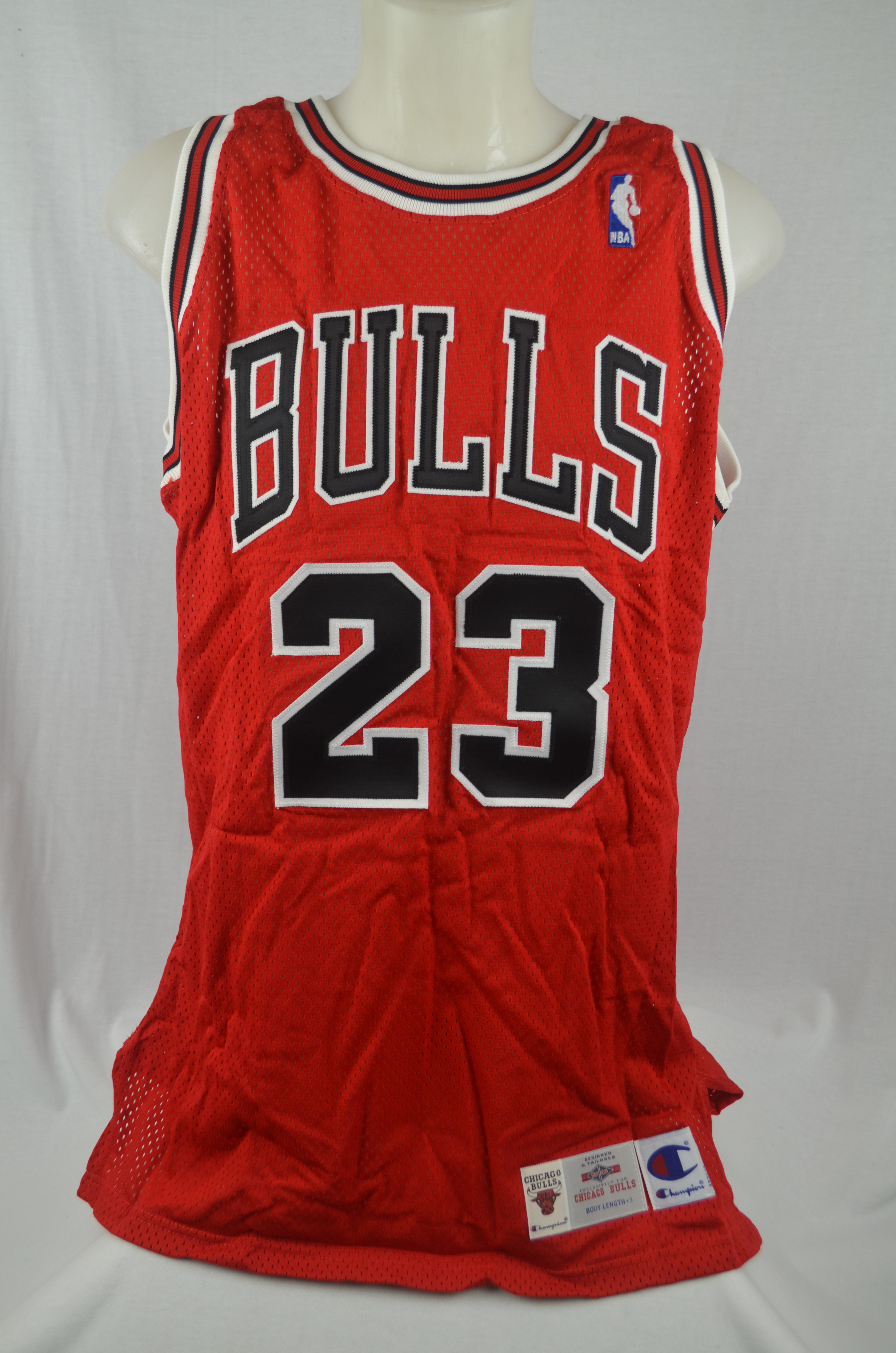 Michael Jordan Signed Chicago Bulls 6 NBA Champs Signed Jersey UDA Upper  Deck