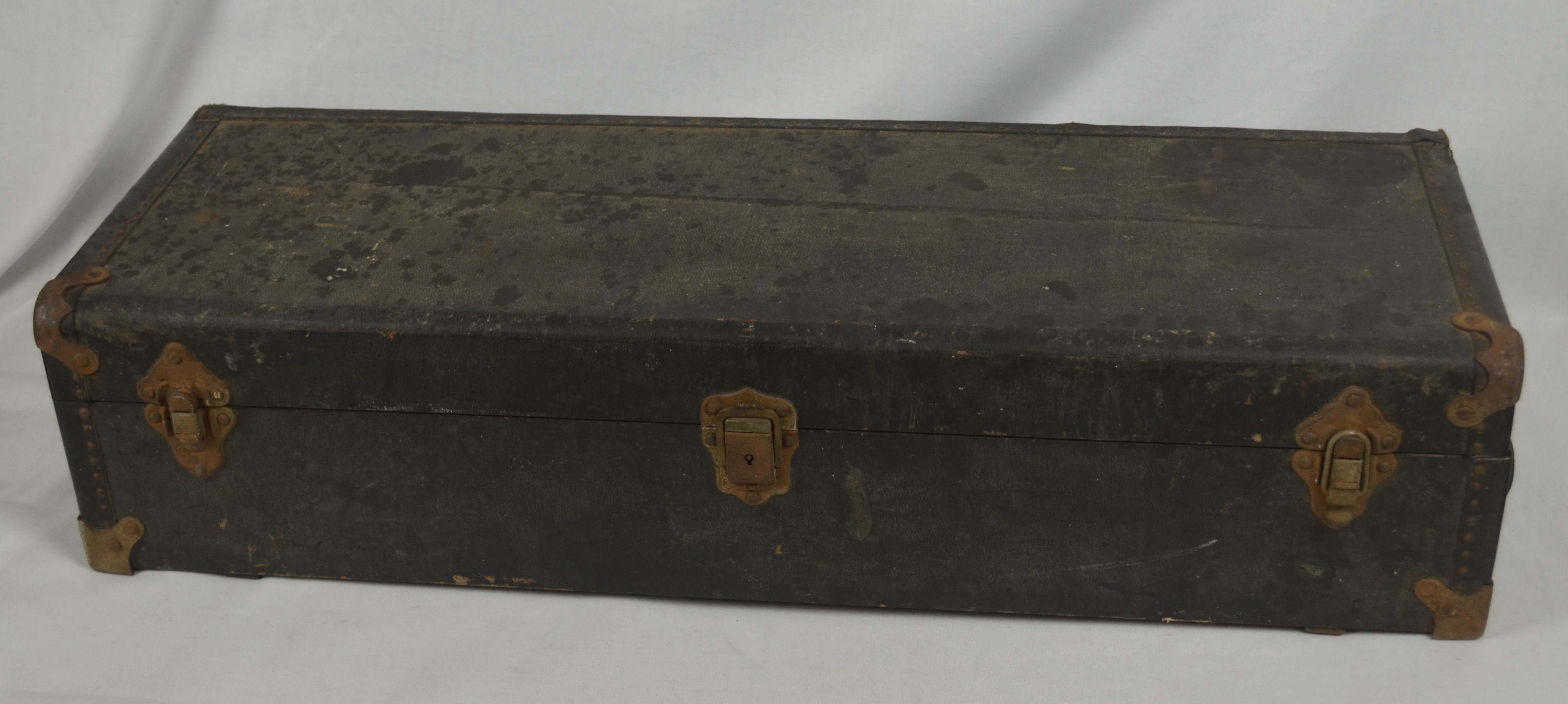 Lot Detail - Vintage Model T Ford 1917 Universal Picnic Trunk