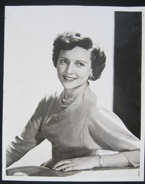 Vintage Betty White Autographed 8x10 Photo