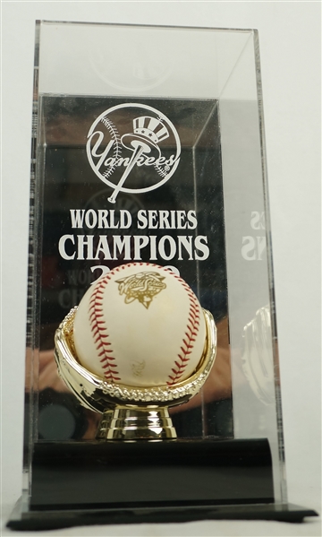 New York Yankees 2000 World Series Baseball & Display Case 