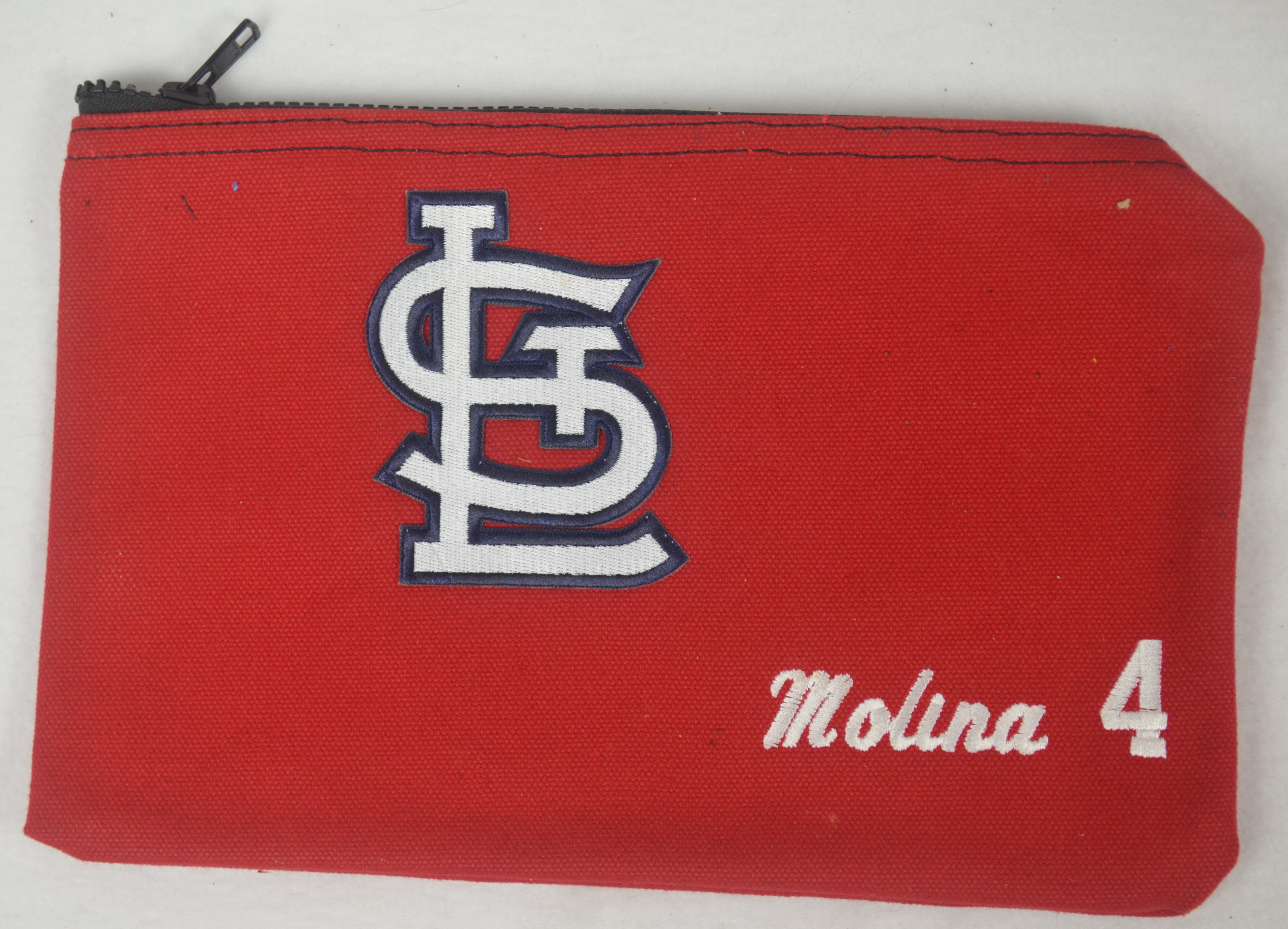 Lot Detail - 2015-16 YADIER MOLINA GAME USED & SIGNED RAWLINGS CATCHER'S  MITT WITH WRIST GUARD - POUNDED & PHOTO-MATCHED (MOLINA LOA, PSA/DNA TAUBE  & ESKEN)