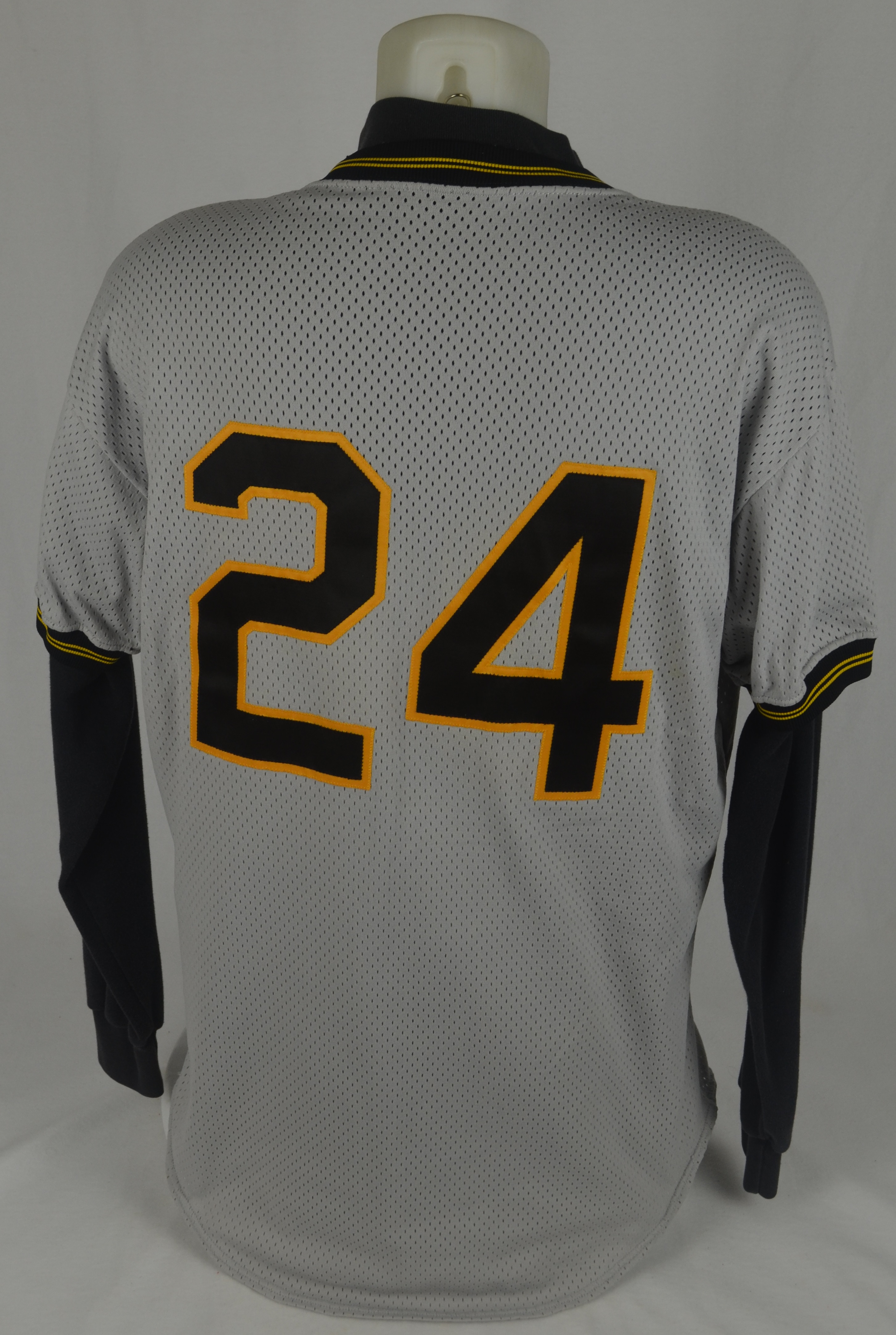 Lot Detail - Barry Bonds 1990 Pittsburgh Pirates Game Used BP Jersey w/Dave  Miedema LOA