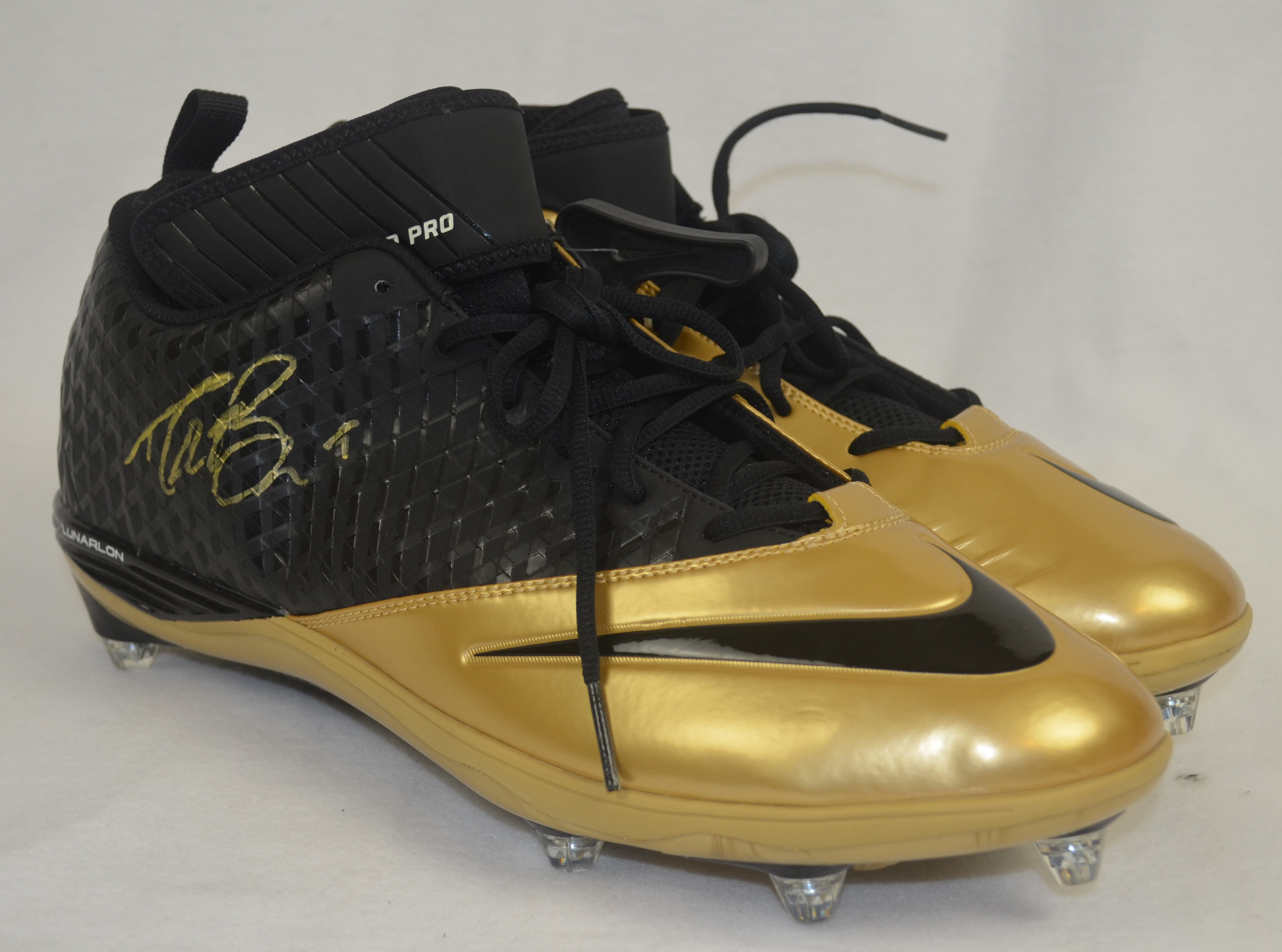 Drew Brees Signed Nike Football Cleat Inscribed Who Dat! (Beckett COA)