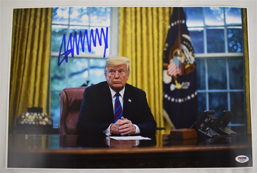 Donald Trump Autographed 12x18 White House Photo PSA/DNA 