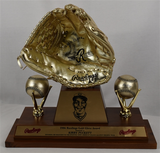 Kirby Pucketts First 1986 Rawlings Gold Glove Award w/Puckett Family Provenance