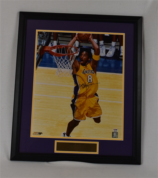 Kobe Bryant LA Lakers Autographed 16x20 Framed "Dunk" Photo PSA/DNA