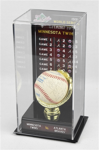Minnesota Twins 1991 Team Signed Baseball w/Display Case