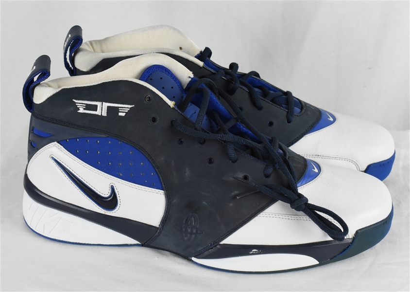 Dirk Nowitzki Game Used Nike Zoom Air Huarache "Dirty" Dallas Mavericks Shoes