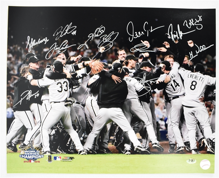 Chicago White Sox 2005 Team Signed World Series Champions 16x20 Photograph 