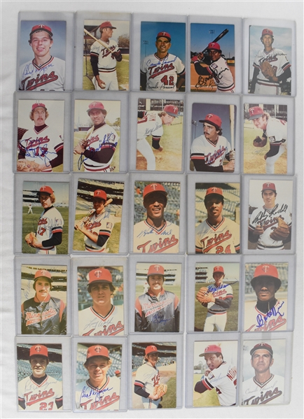 Collection of 25 Minnesota Twins Autographed Postcards