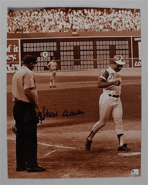 Hank Aaron 700th Home Run Autographed 11x14 Photo 1