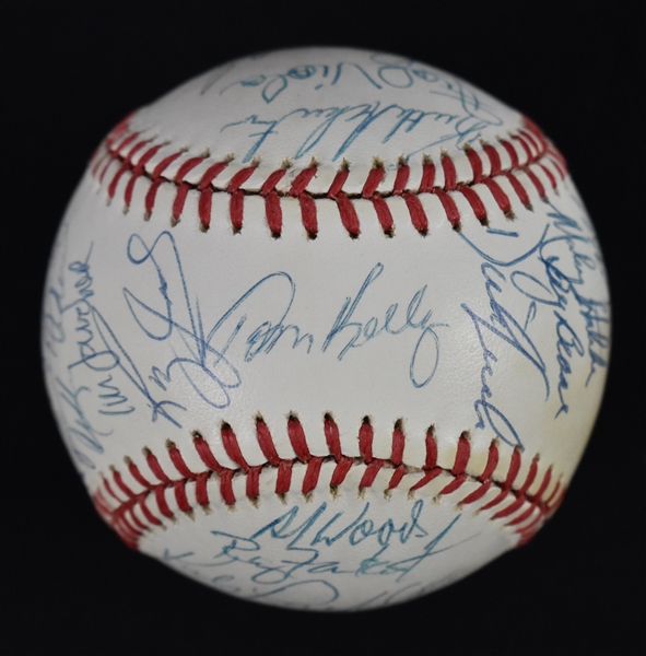 Minnesota Twins 1986 Team Signed Baseball w/32 Signatures Including Kirby Puckett