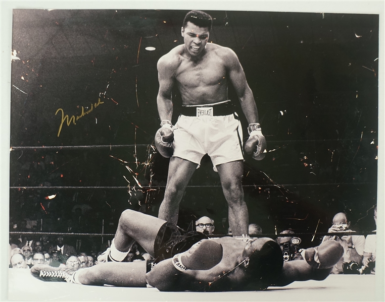 Muhammad Ali Autographed 16x20 Photo