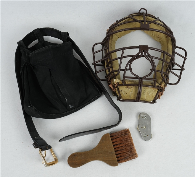 Umpire Collection w/Mask & Pitch Counter