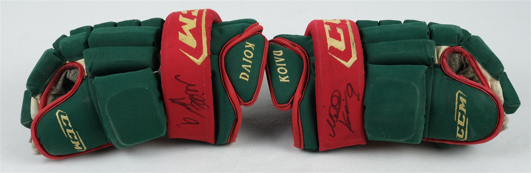 Mikko Koivu 2008-09 Game Used & Autographed Hockey Gloves  w/Team Provenance