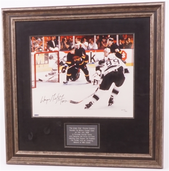 Wayne Gretzky Autographed Framed 16x20 LE #608/802 Photo UDA