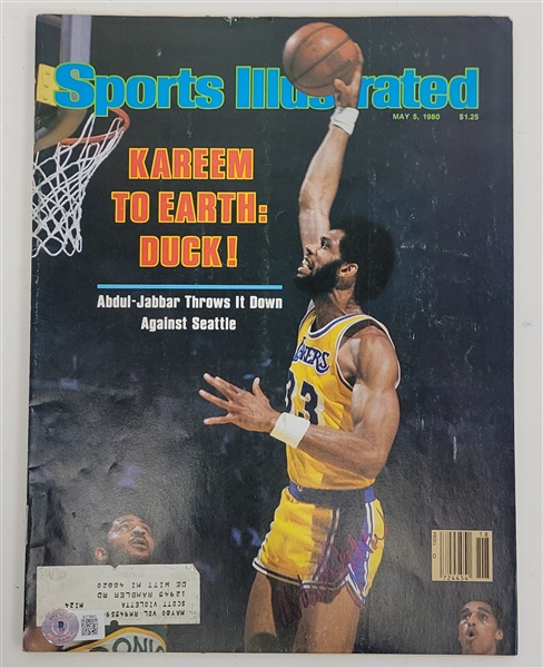 Kareem Abdul-Jabbar Autographed 1980 Sports Illustrated Magazine Beckett