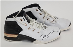 Kobe Bryant 2002-03 Game Used Shoes w/ Sports Investors LOA
