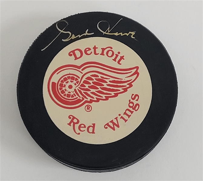 Gordie Howe Autographed Detroit Red Wings Hockey Puck UDA