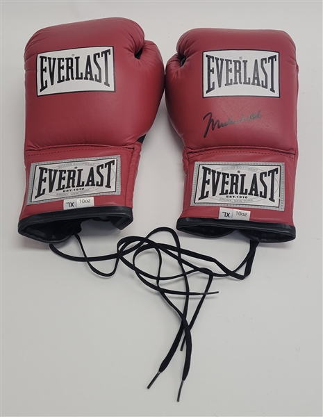 Muhammad Ali Autographed Everlast Boxing Glove w/ Beckett LOA