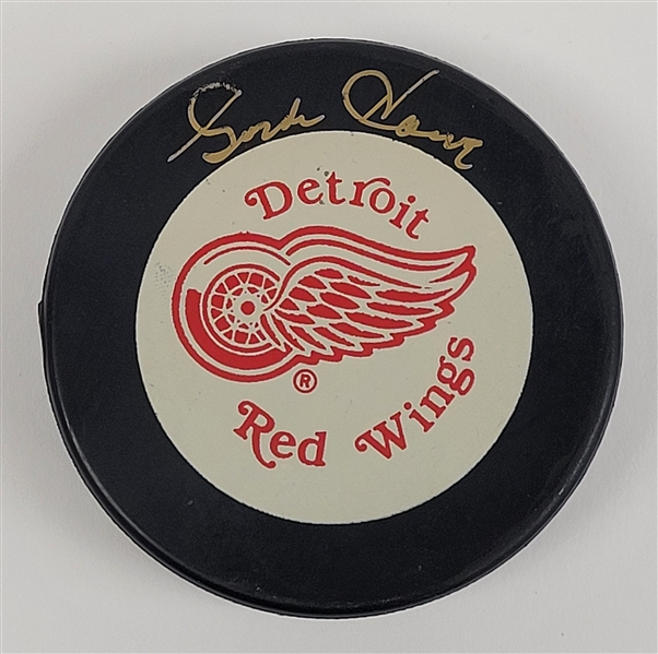 Gordie Howe Autographed Detroit Red Wings Hockey Puck UDA