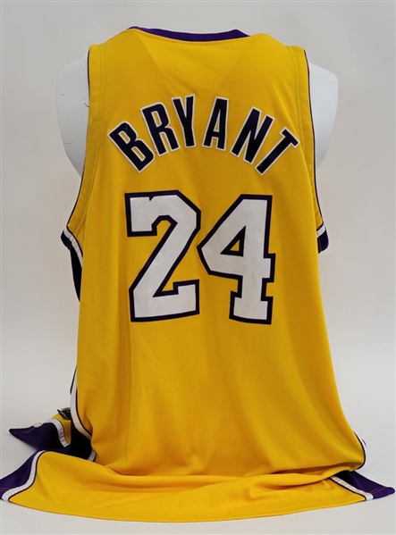 Kobe Bryant 2006-07 Los Angeles Lakers Game Used Jersey w/ D.C. Sports & Dave Miedema LOAs