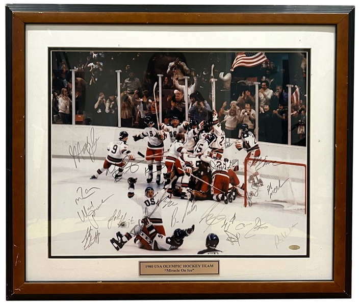 1980 USA Olympic Hockey Gold Medal Winning Team Signed & Framed 16x20 Photo w/ 20 Signatures Steiner