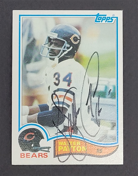 Walter Payton Autographed 1982 Topps #302 Card w/ Beckett LOA