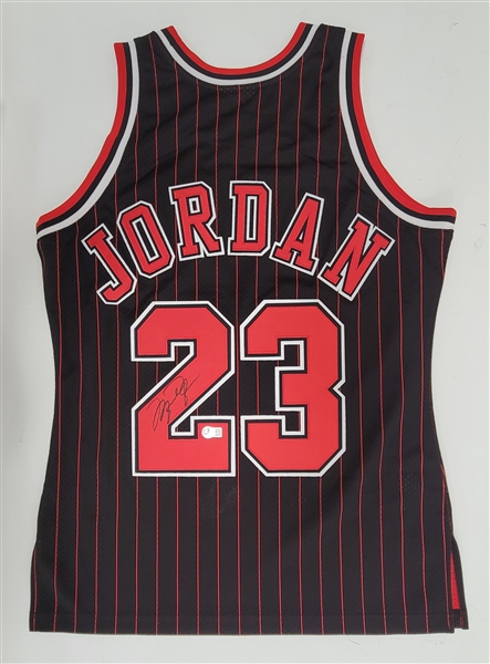 Michael Jordan Autographed 1995-96 Chicago Bulls Mitchell & Ness HWC Jersey w/ Beckett LOA